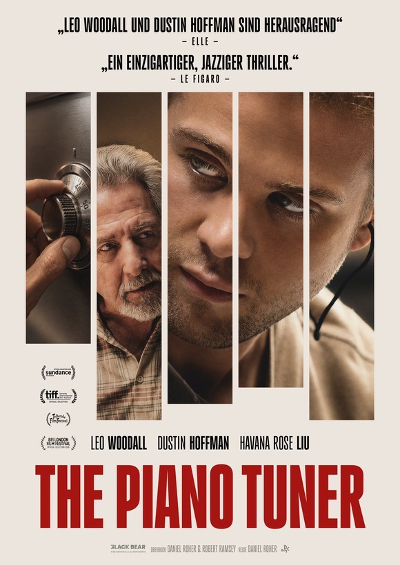 The Piano Tuner Filmplakat für den Thriller 'The Piano Tuner' mit dem Titel in großen roten Buchstaben, darunter die Namen Leo Woodall, Dustin Hoffman und Havana Rose Liu, dazu Zitate von Kritiken und Auszeichnungen, im Hintergrund ein Mann, der an einem Safe dreht.